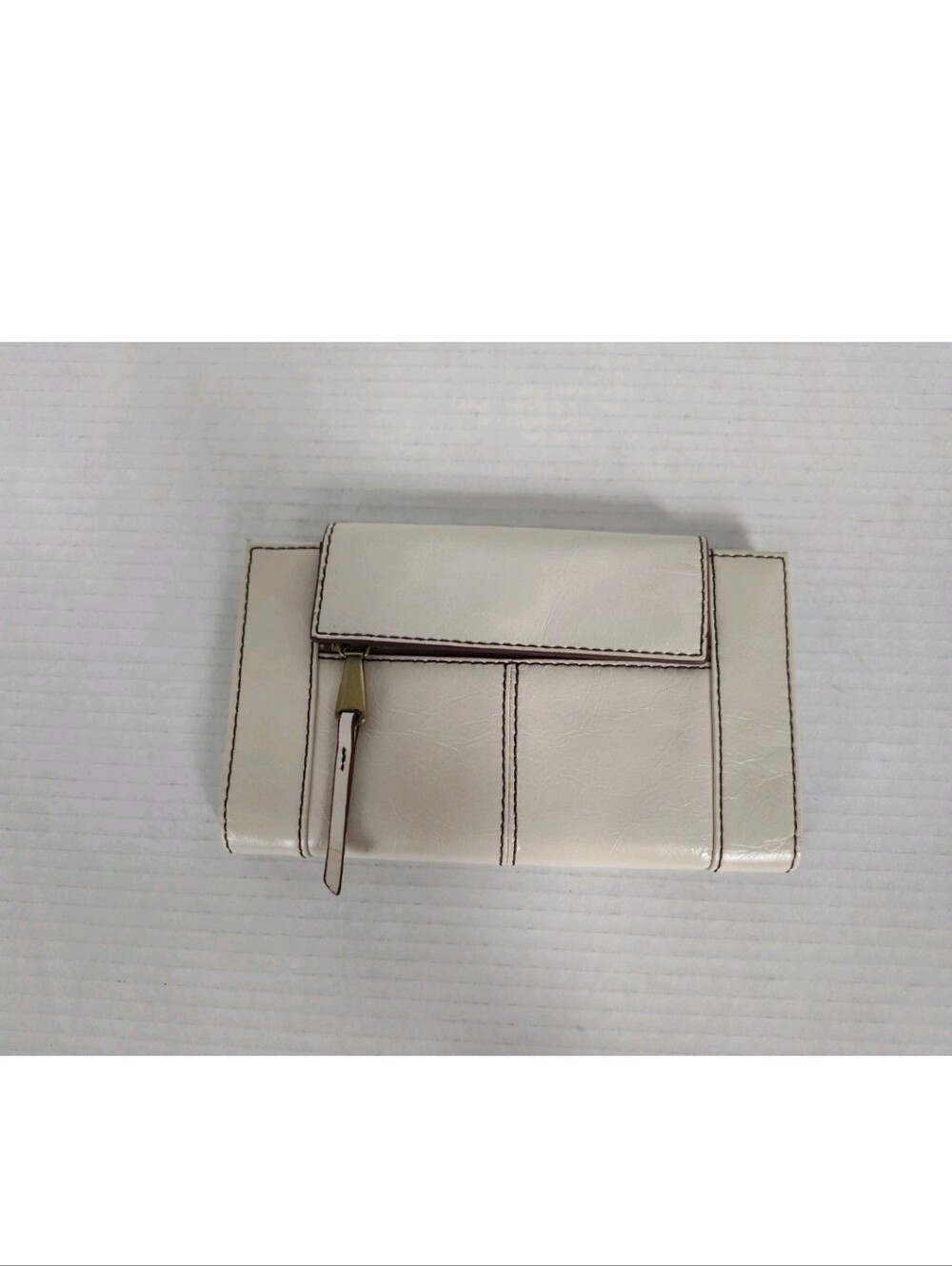 Hobo International Bi fold Wallet Ivory Leather Card Holder Zip Pocket